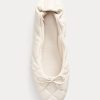 Bailarinas Ralph Lauren de piel de cordero acolchada color crema para mujer