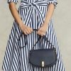Bolsos de cuero tipo sillín Ralph Lauren Polo ID para mujer en azul marino medianoche Bolsos de cuero tipo sillín Ralph Lauren Polo ID para mujer en azul marino medianoche