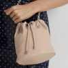Bolsos tipo cubo Emmy medianos de piel lavada en rosa claro para mujer de Ralph Lauren Bolsos tipo cubo Emmy medianos de piel lavada en rosa claro para mujer de Ralph Lauren
