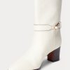 Botas de piel de becerro encerada Ralph Lauren Polo ID para mujer en color crema Botas de piel de becerro encerada Ralph Lauren Polo ID para mujer en color crema