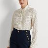 Camisas Ralph Lauren de crepé con cuello anudado y lunares en color crema/azul marino para mujer Camisas Ralph Lauren de crepé con cuello anudado y lunares en color crema/azul marino para mujer