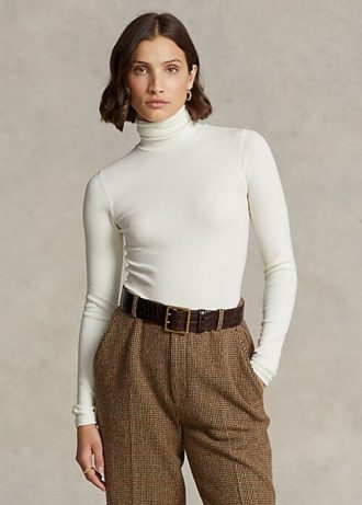 Camisetas de cuello alto acanaladas elásticas Ralph Lauren para mujer en color crema Camisetas de cuello alto acanaladas elásticas Ralph Lauren para mujer en color crema