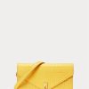 Carteras Ralph Lauren Polo ID con cadena y estampado de cocodrilo en color mostaza para mujer Carteras Ralph Lauren Polo ID con cadena y estampado de cocodrilo en color mostaza para mujer