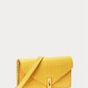 Carteras Ralph Lauren Polo ID con cadena y estampado de cocodrilo en color mostaza para mujer Carteras Ralph Lauren Polo ID con cadena y estampado de cocodrilo en color mostaza para mujer