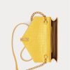 Carteras Ralph Lauren Polo ID con cadena y estampado de cocodrilo en color mostaza para mujer Carteras Ralph Lauren Polo ID con cadena y estampado de cocodrilo en color mostaza para mujer