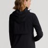 Chaquetas híbridas con capucha plegable Ralph Lauren para mujer, color negro