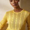 Suéteres de cuello redondo de seda con punto trenzado de Ralph Lauren para mujer en amarillo