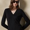 Suéteres negros de lana Ralph Lauren de manga larga y cuello en V para mujer