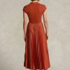 Vestido Ralph Lauren de cuello alto con pliegues híbridos en color naranja para mujer Vestido Ralph Lauren de cuello alto con pliegues híbridos en color naranja para mujer