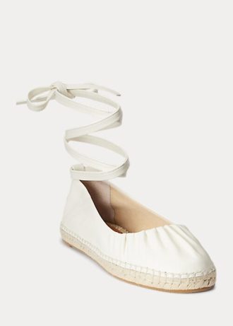 Zapatos planos con cordones de piel de napa Ralph Lauren Cecilia para mujer en color crema Zapatos planos con cordones de piel de napa Ralph Lauren Cecilia para mujer en color crema