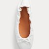 Zapatos planos de ballet Ralph Lauren The Pony para mujer en color blanco Zapatos planos de ballet Ralph Lauren The Pony para mujer en color blanco